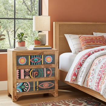 Szafka nocna z trzema szufladami w kolorowe wzory